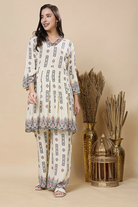Women mul cotton co-ord set with embroidered V-neck
