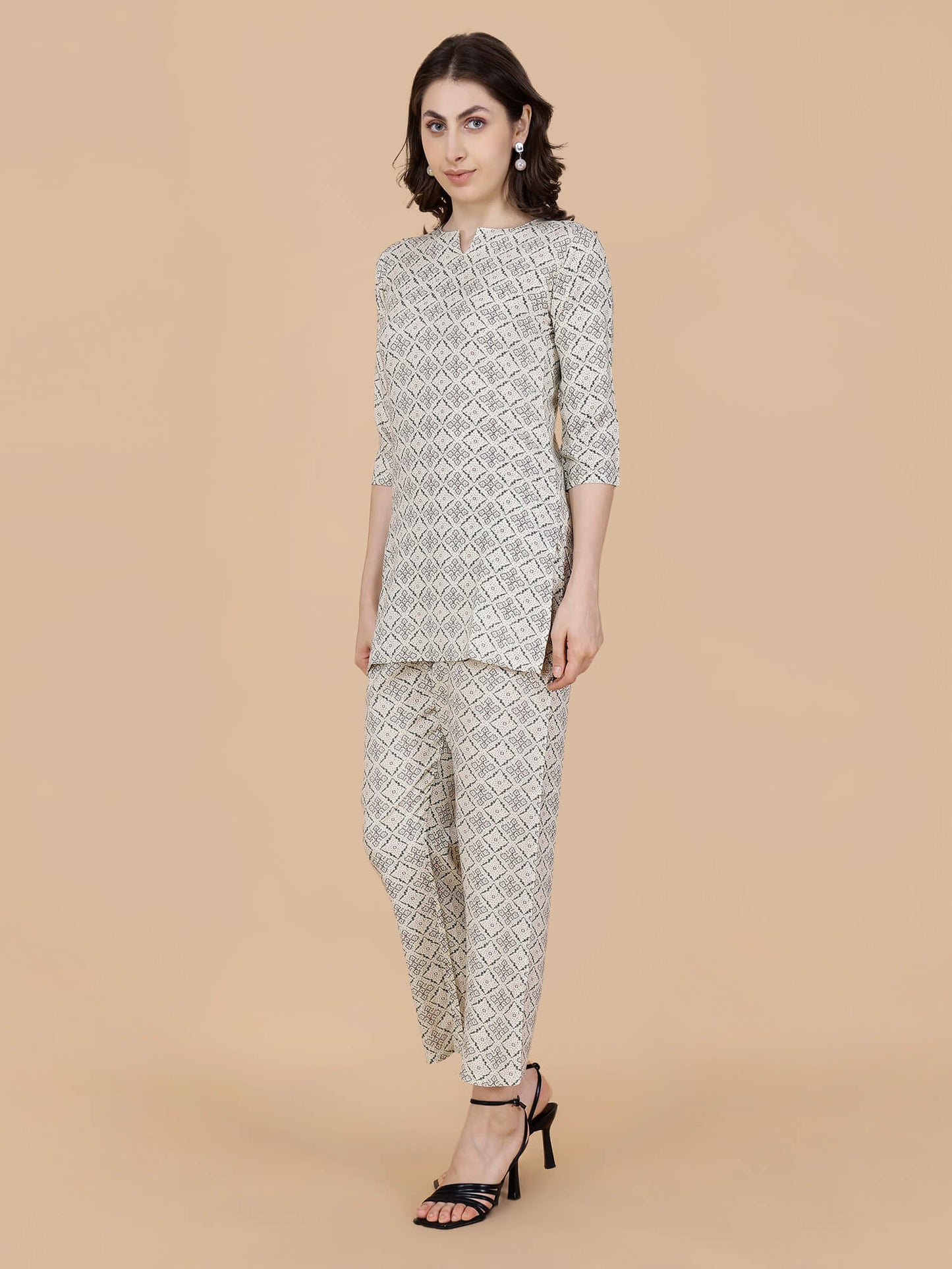 Side pocket design on pant of Rabric Rayon Co-ord Set