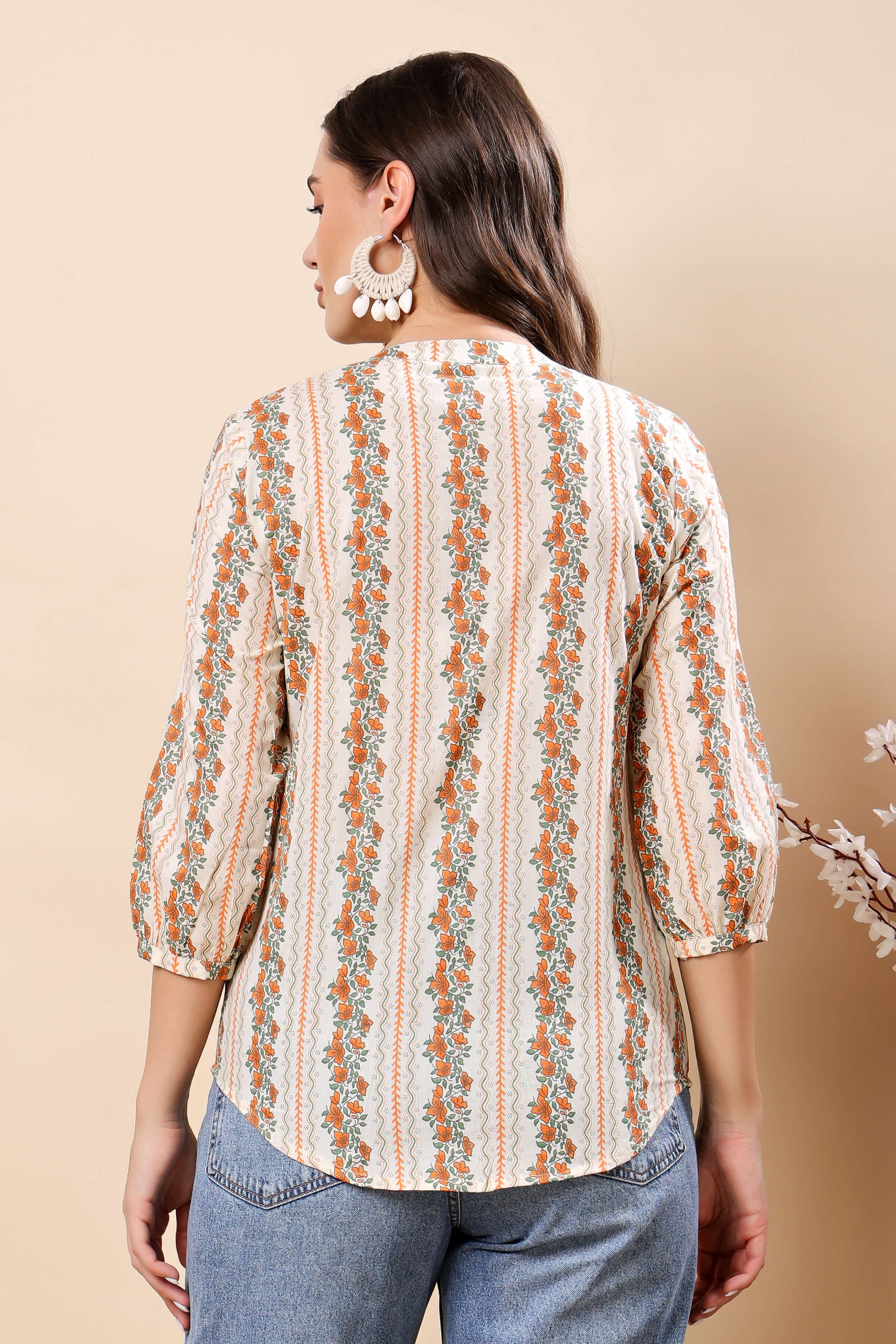 Casual short cotton top for women with floral design in orange and green