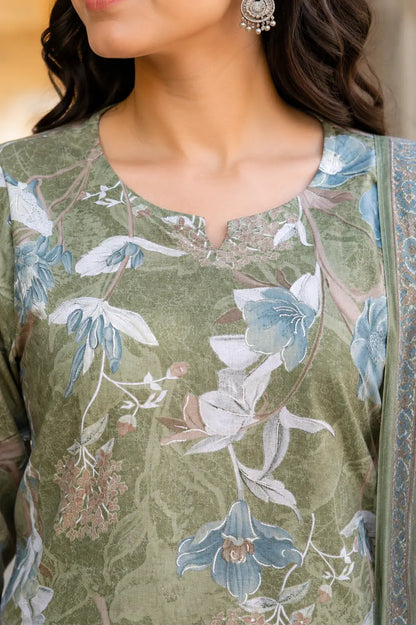 Close up neck design of Rabric cambric cotton floral printed kurta with elegant round notch neckline