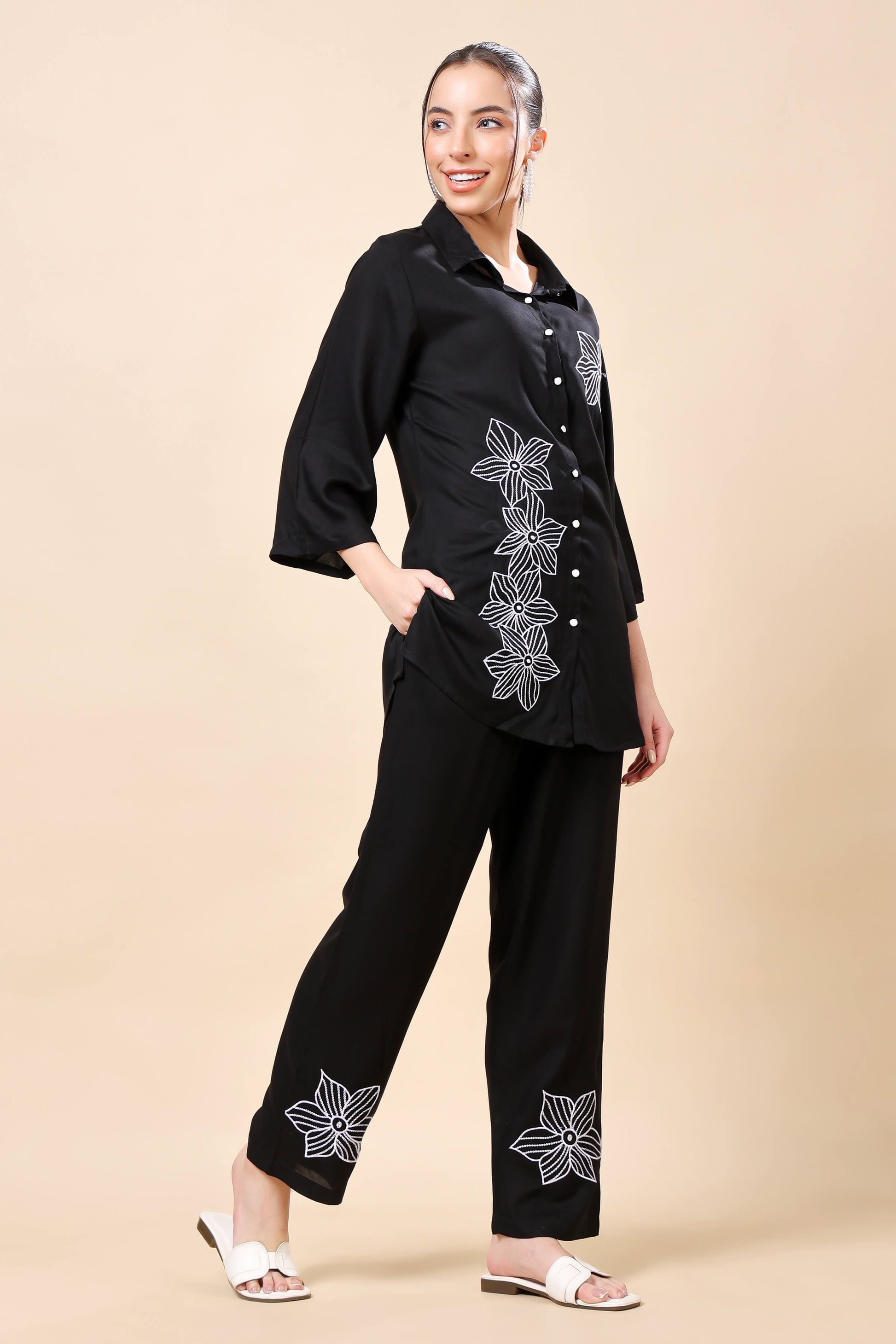 Side pocket detail on Rabric premium rayon black trouser