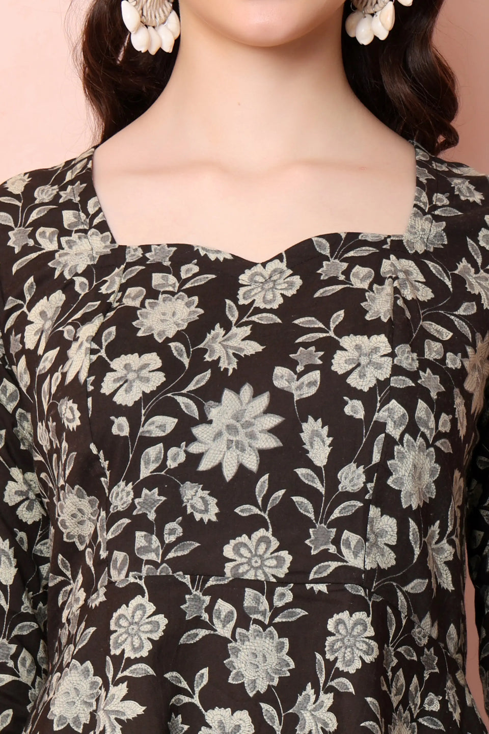 RABRIC black floral pure cotton short kurti sweetheart neckline close-up