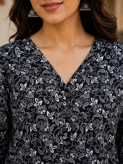 Close up neck design of Rabric black and white floral cotton V neck short top for women with elegant button detailing