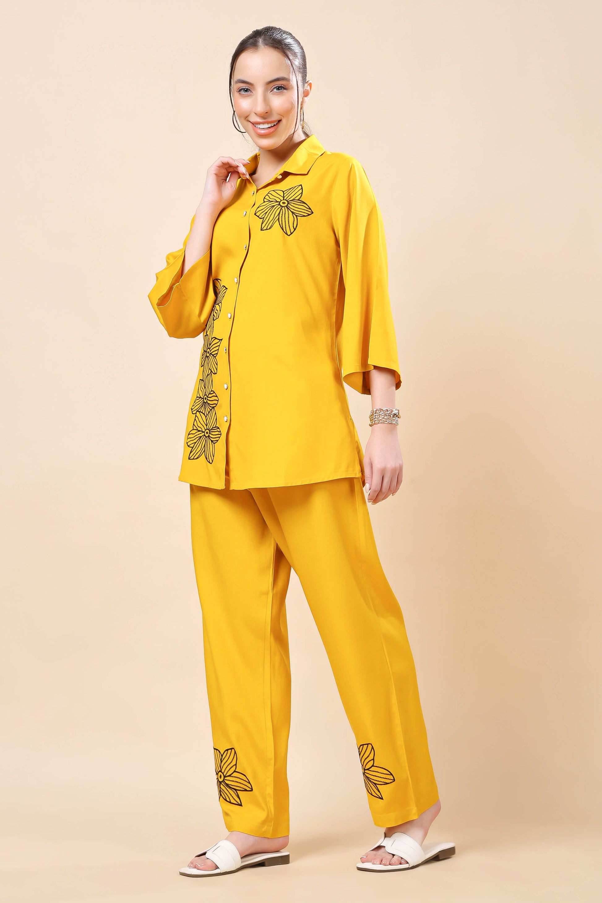Side pocket detail on Rabric rayon pant for women