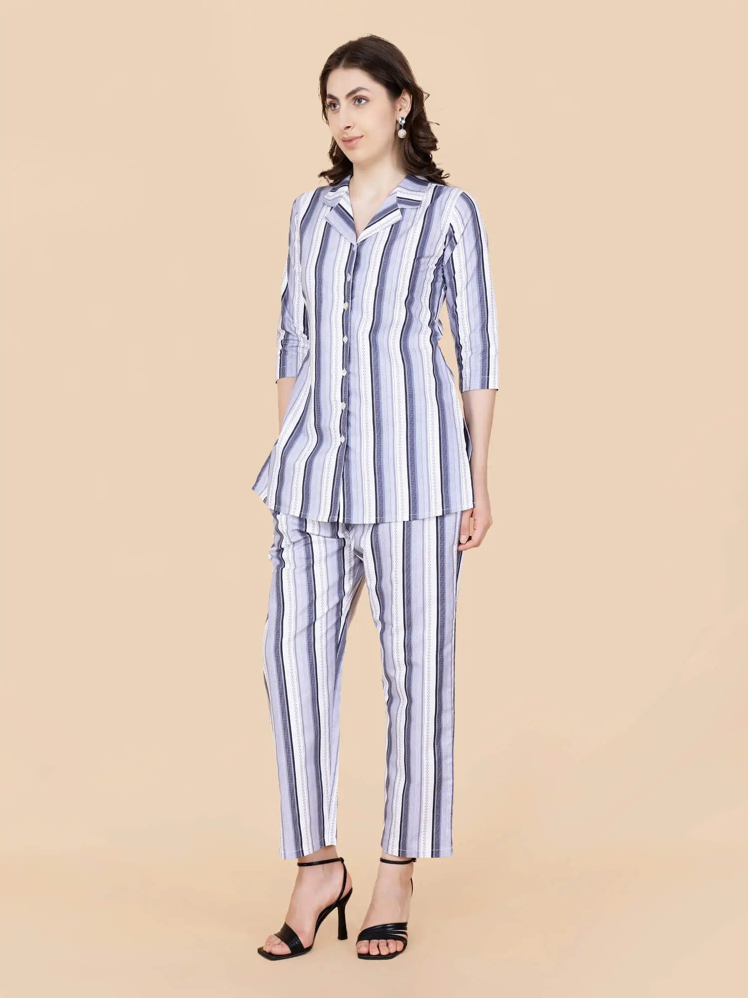 Side pocket detail of Rabric women’s striped pant