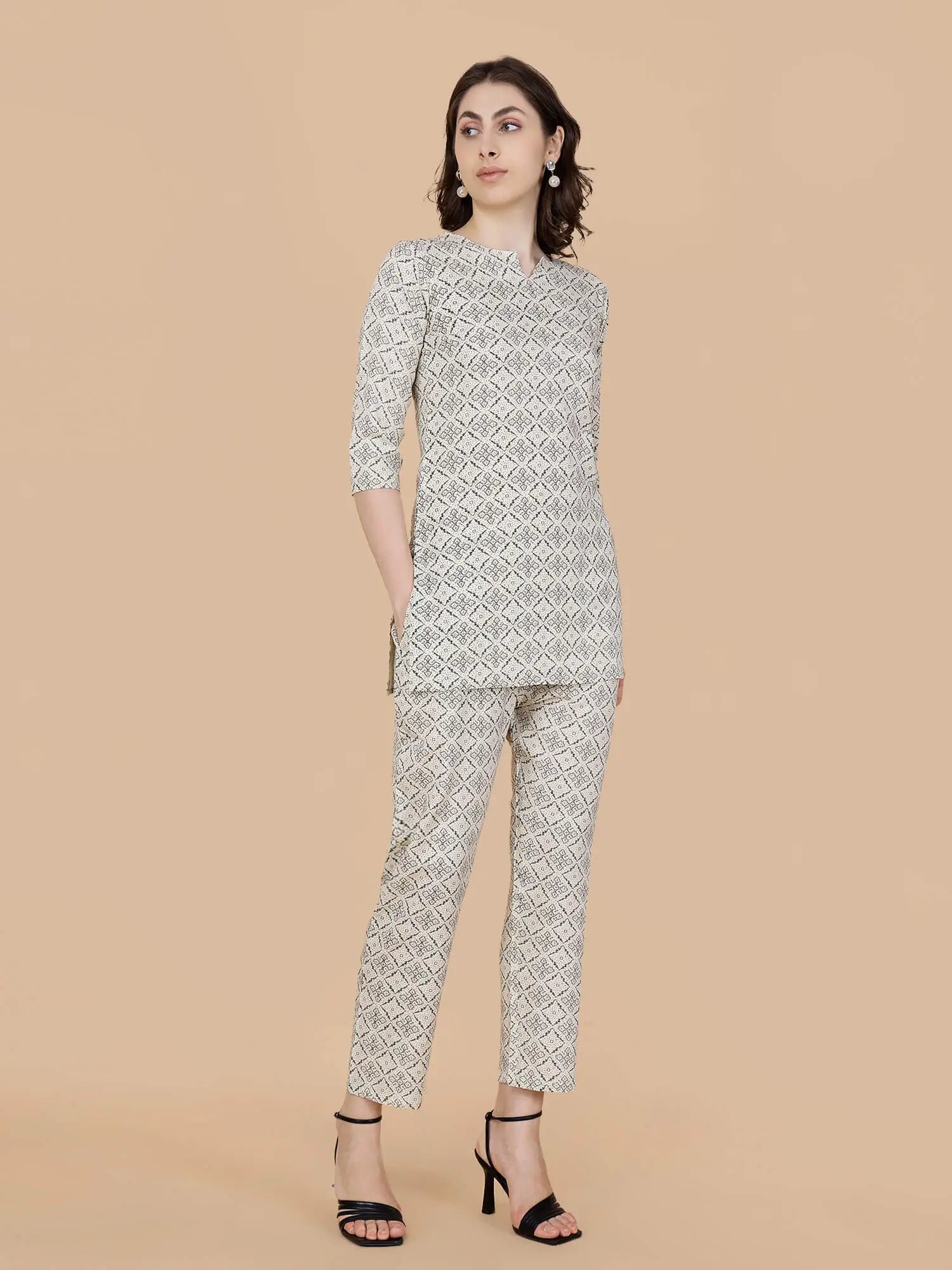 Side pocket design on pant of Rabric Rayon Co-ord Set