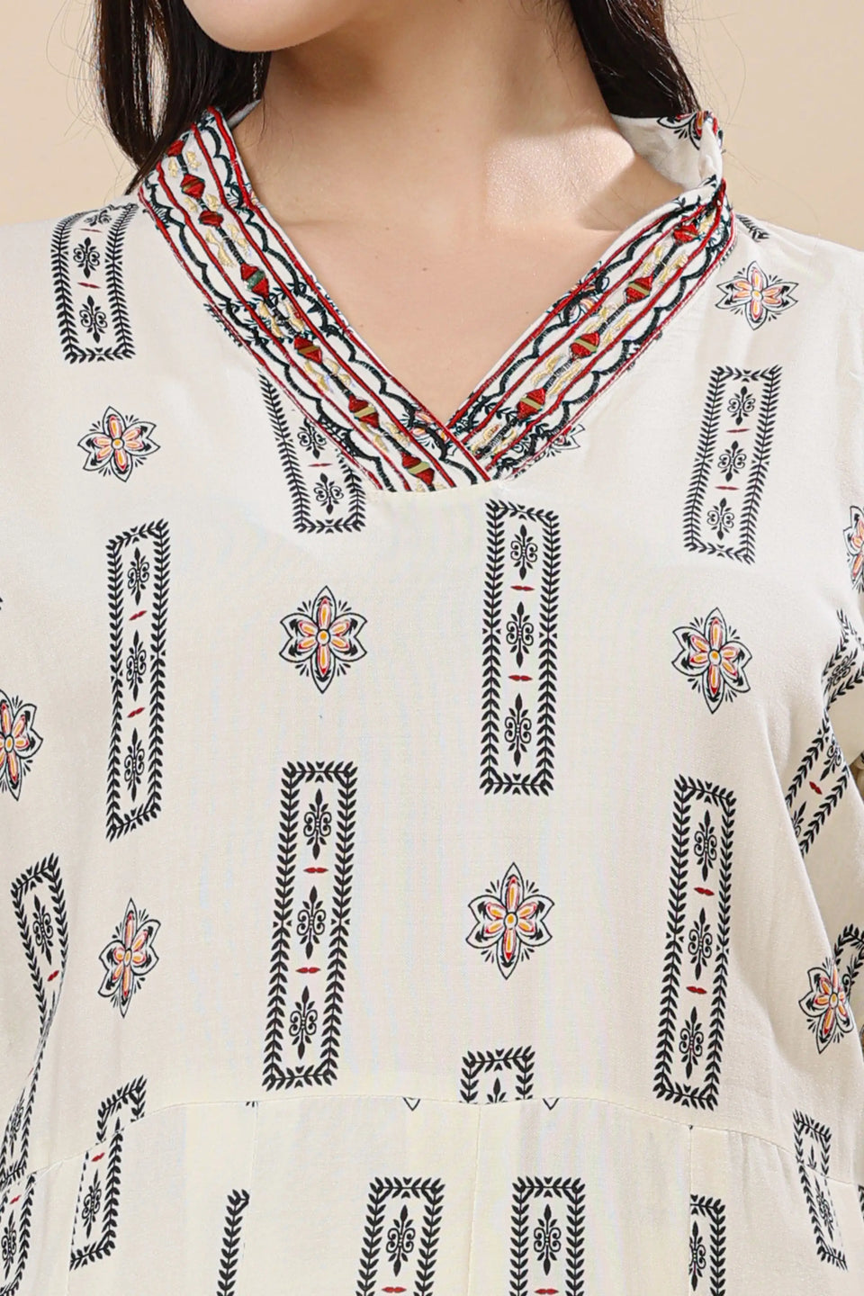 Embroidered V-neck kurta mul cotton co-ord set