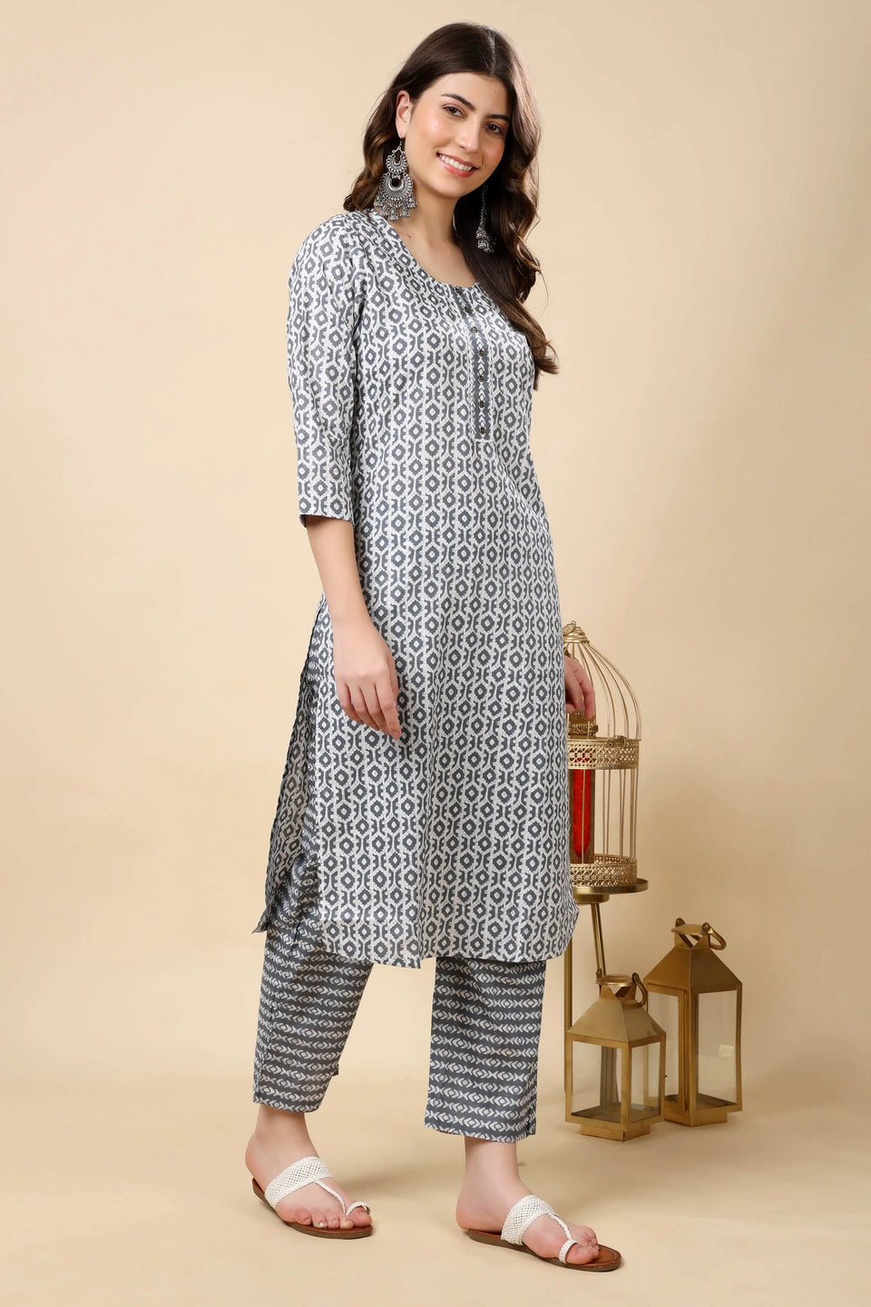Model wearing Rabric premium cotton kurti pant set