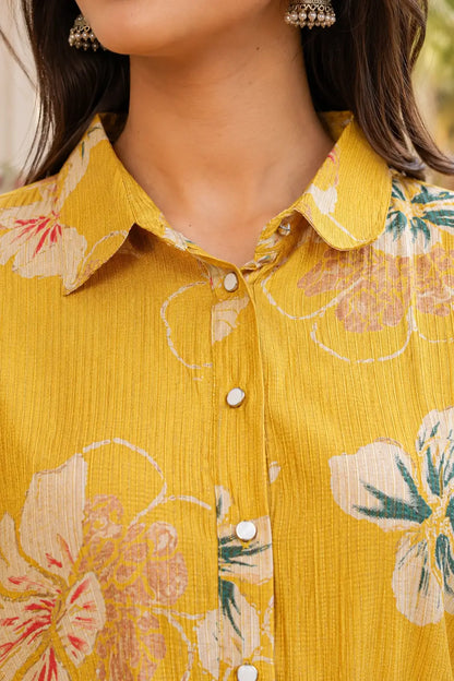 Close up neck design of Rabric vertical silk floral printed kurta co-ord set