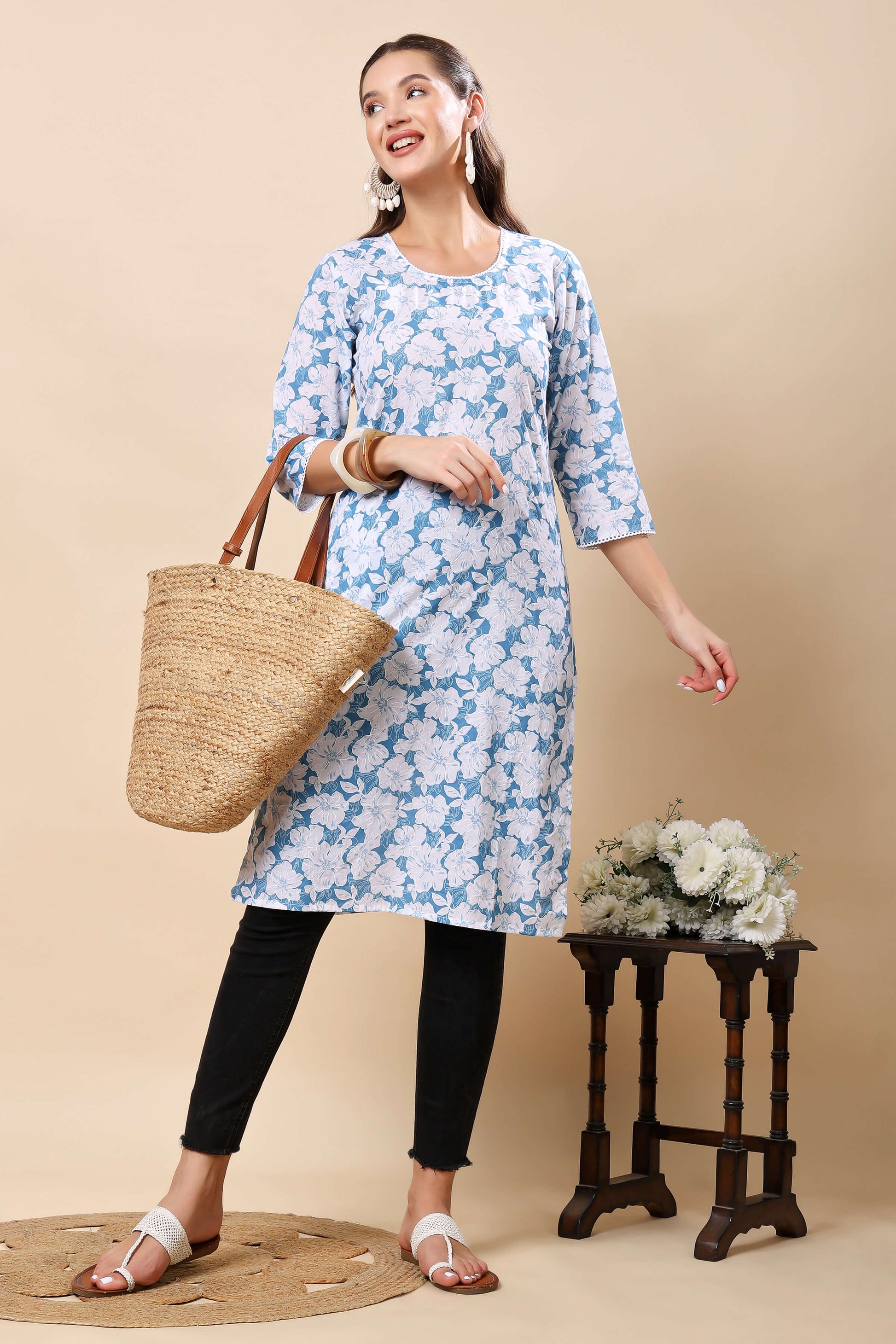 Fabric Texture of Rabric Blue & White Floral Cotton Kurti