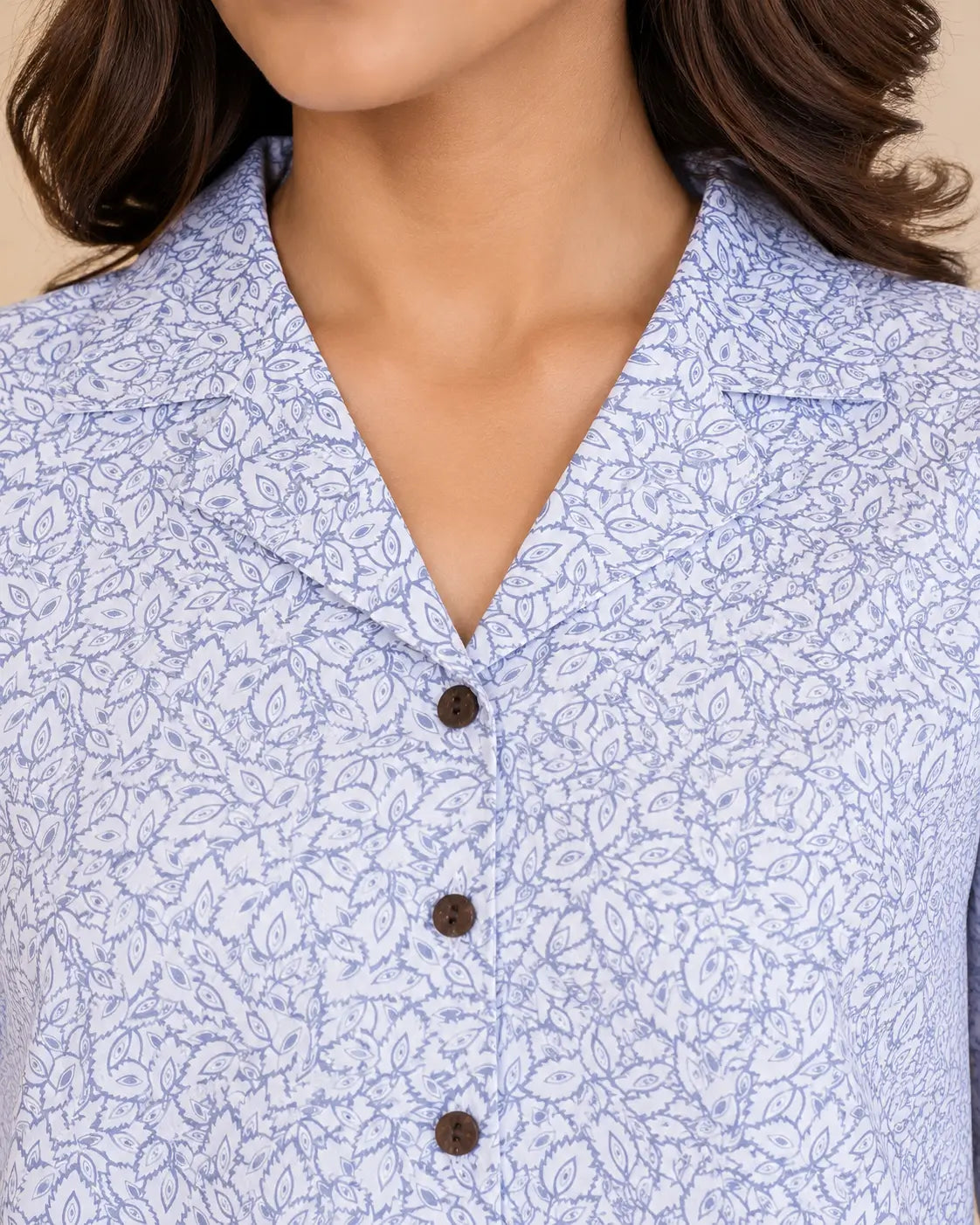 Closeup collar neck design of Rabric lavender glace cotton women night suit