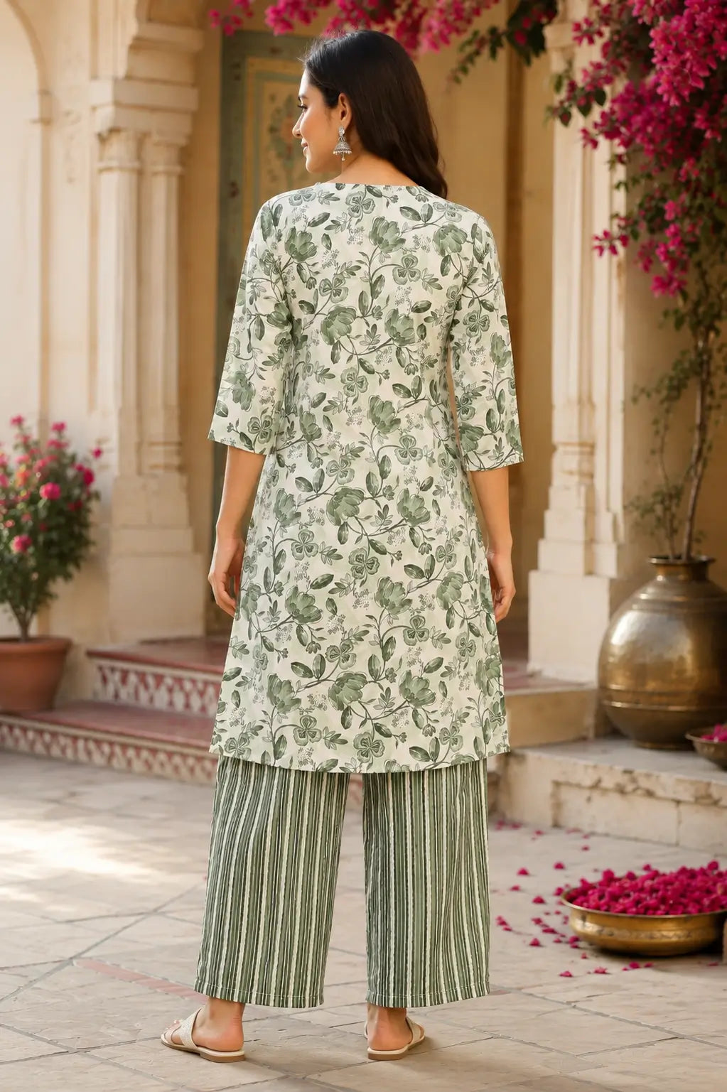 Back view of women floral printed cotton kurta pant set with 3-4 sleeves by Rabric