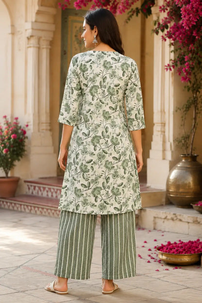 Back view of women floral printed cotton kurta pant set with 3-4 sleeves by Rabric