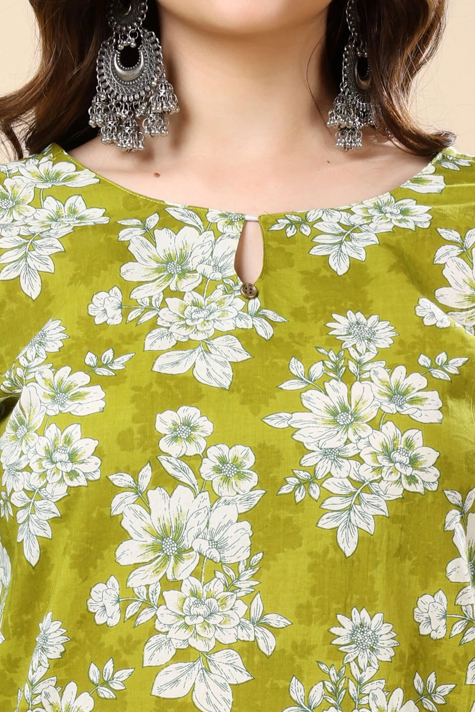 Close-up of neckline and floral print on Rabric Cotton Kurti