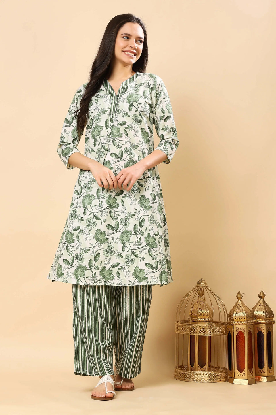 Green floral cotton slub kurta pant set for women with V-neck thread work – Rabric