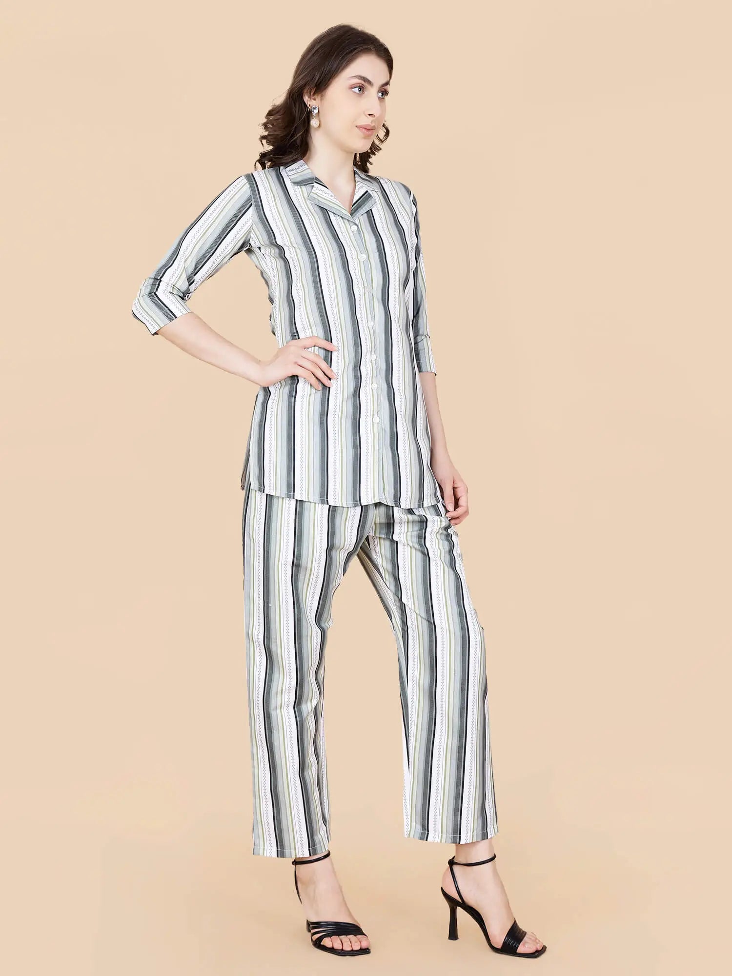 Rabric co-ord set – collared neckline and button detailing