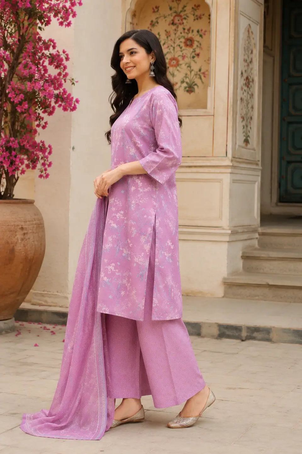 Side angle view of Rabric lavender pink cambric cotton kurta pant set with dupatta for women