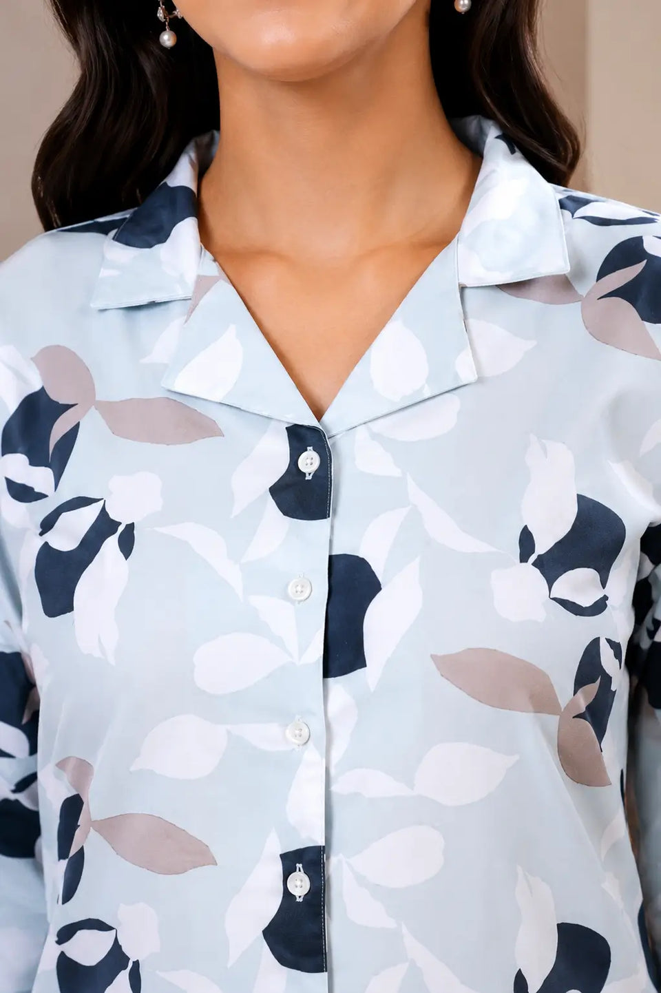 Close up collar neck design of Rabric light blue glace cotton women night suit co-ord set