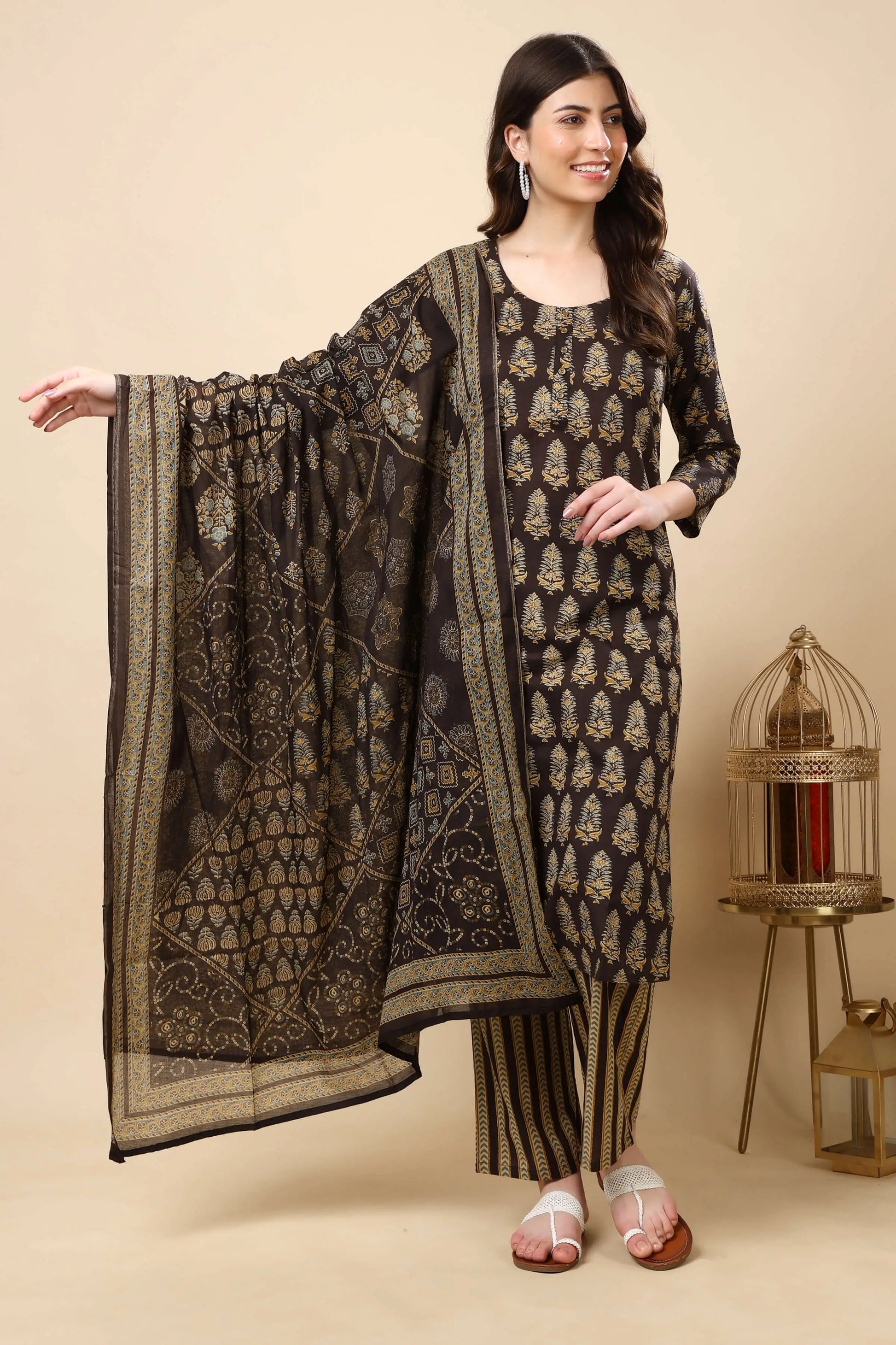 Lifestyle Image of Rabric Long Cotton Kurti Set with Dupatta