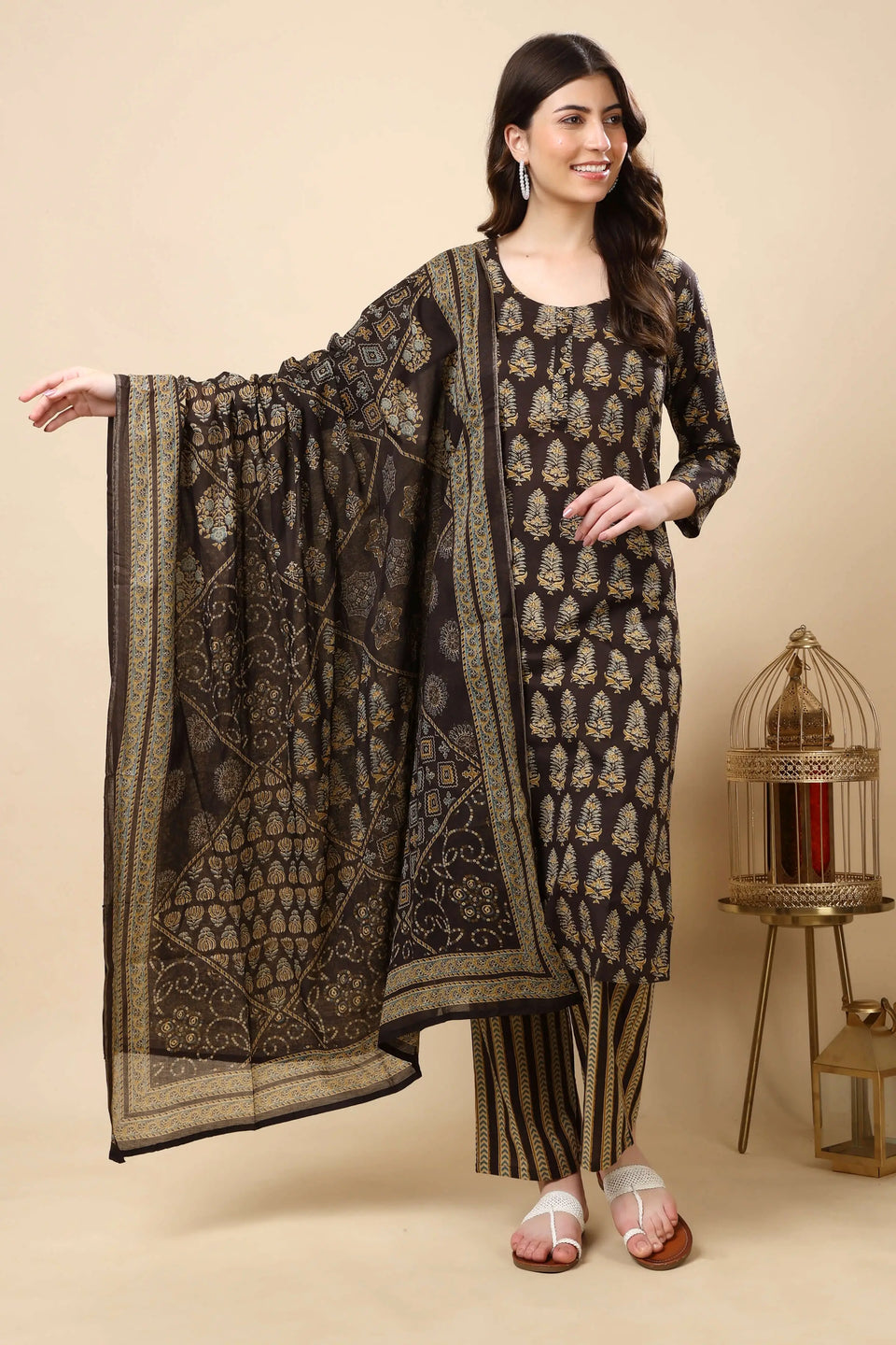 Lifestyle Image of Rabric Long Cotton Kurti Set with Dupatta