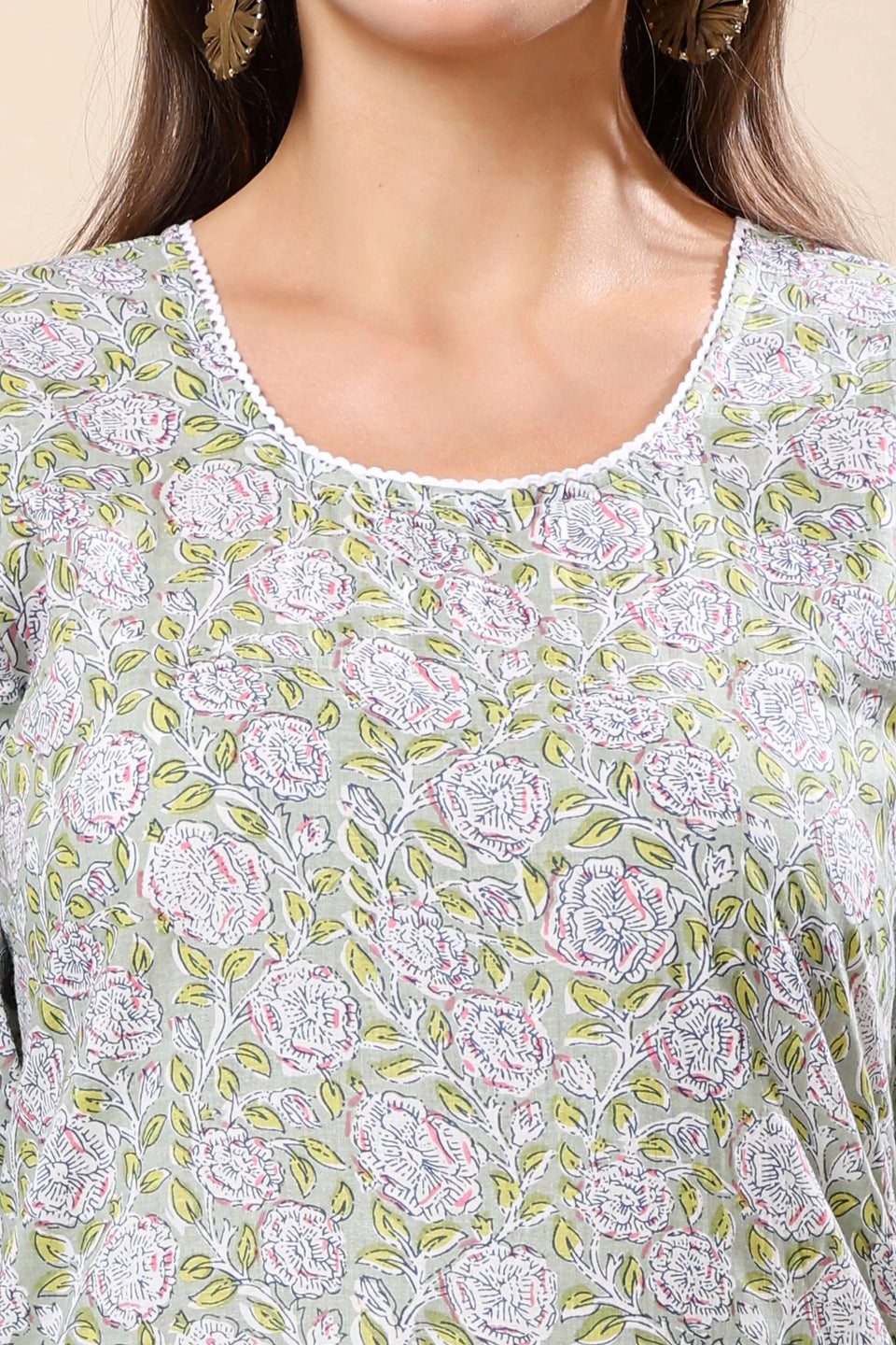 Round Neck Lace Detailing on Rabric Cotton Kurti