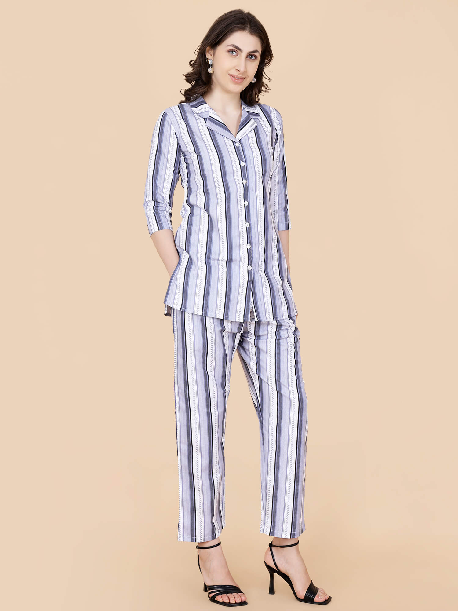 Side pocket detail of Rabric women’s striped pant