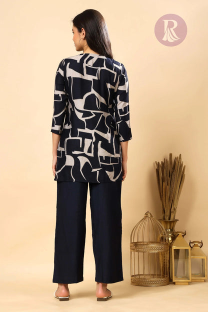 Rabric abstract print vertican silk top from women’s co-ord set