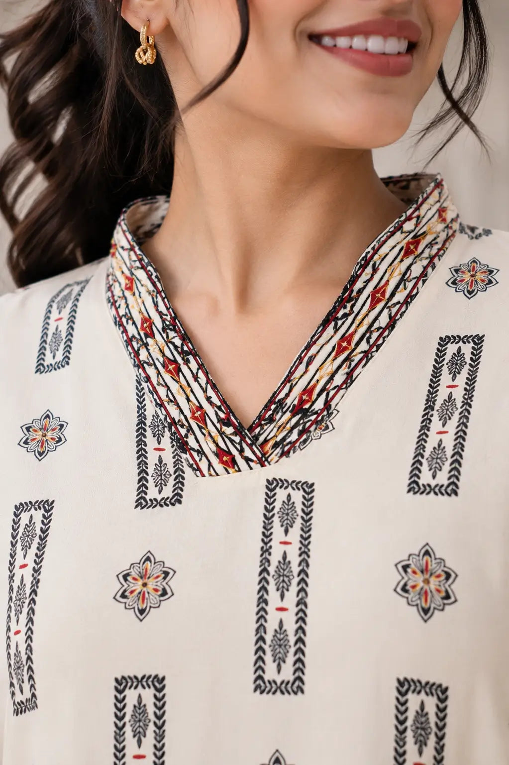 Close up neck design of Rabric off white cotton printed co-ord set with embroidered V-neck detailing and ethnic floral motifs for women