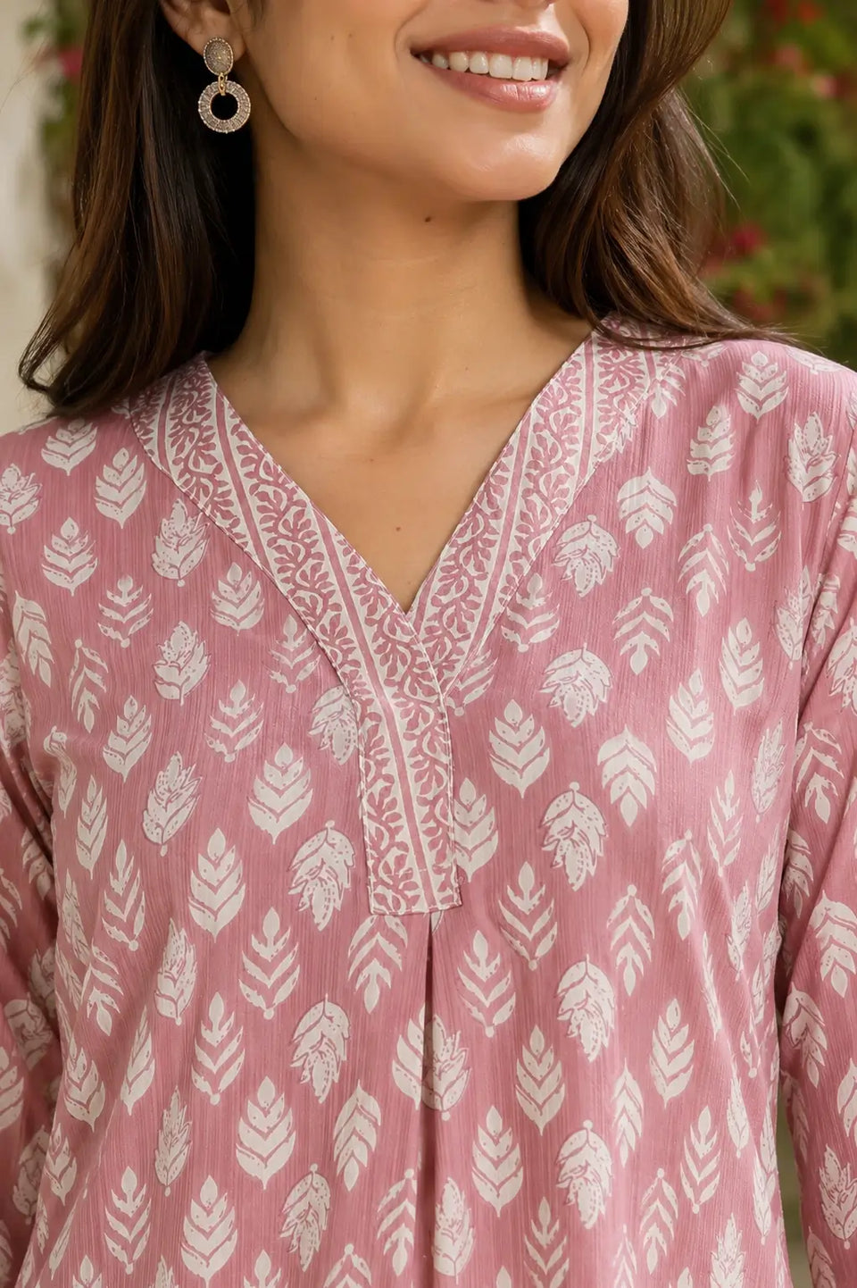 Closeup of V neck design on Rabric pink cotton printed kurta for women with handcrafted ethnic pattern