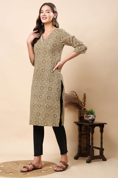 Side view of Rabric printed long kurta for women