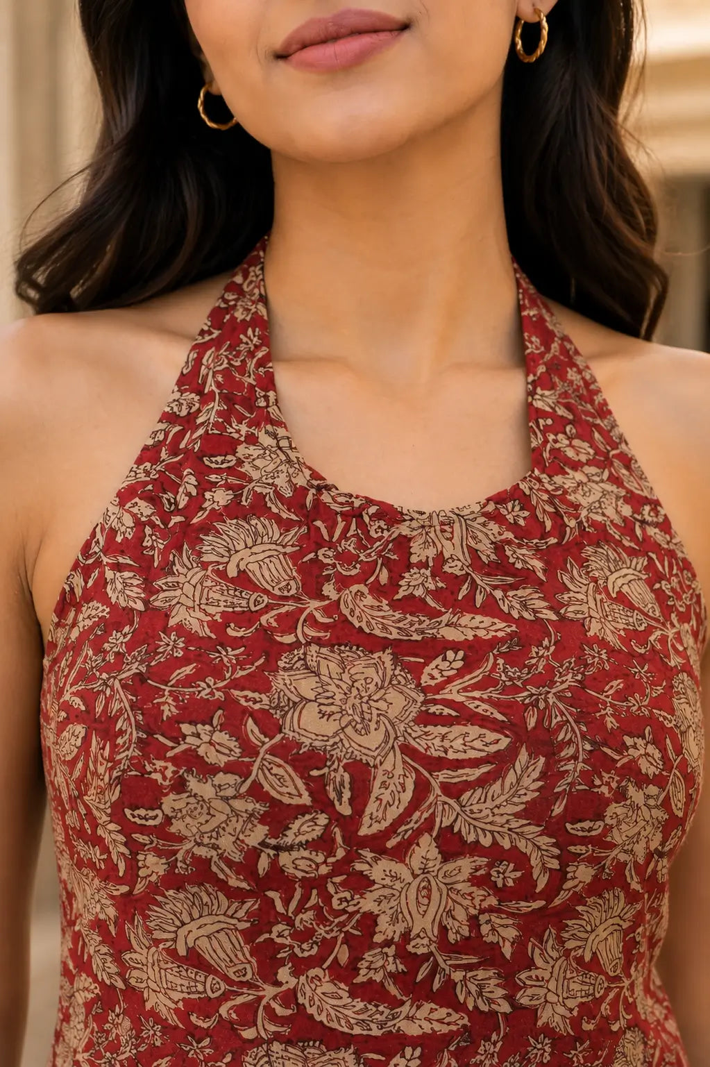 Close up halter neck design of Rabric red cotton floral sleeveless short top for women