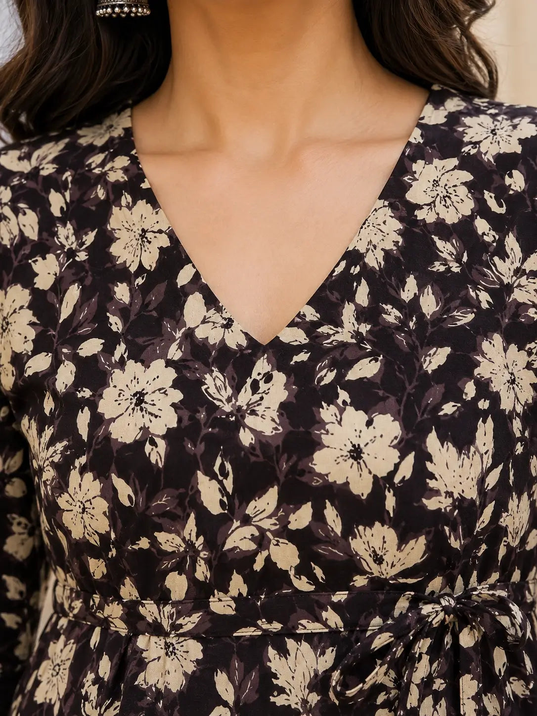 Close up V neck design of Rabric brown floral cotton women short top with elegant printed neckline