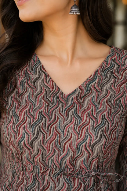 Close up V neck design of Rabric multicolor wave print cotton short top soft cambric cotton fabric stylish women casual wear top