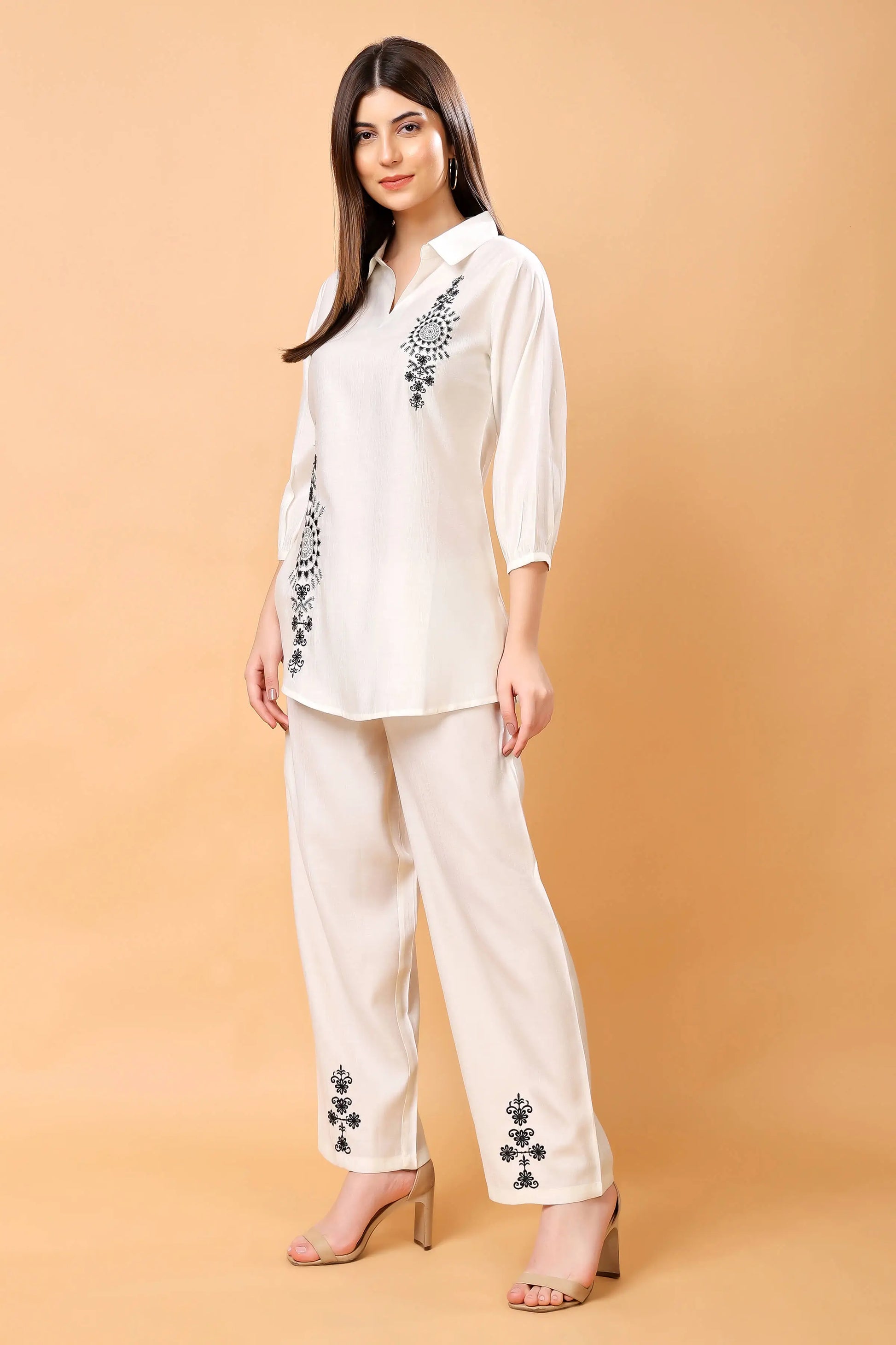 Side pocket detail in Rabric embroidered co-ord pants