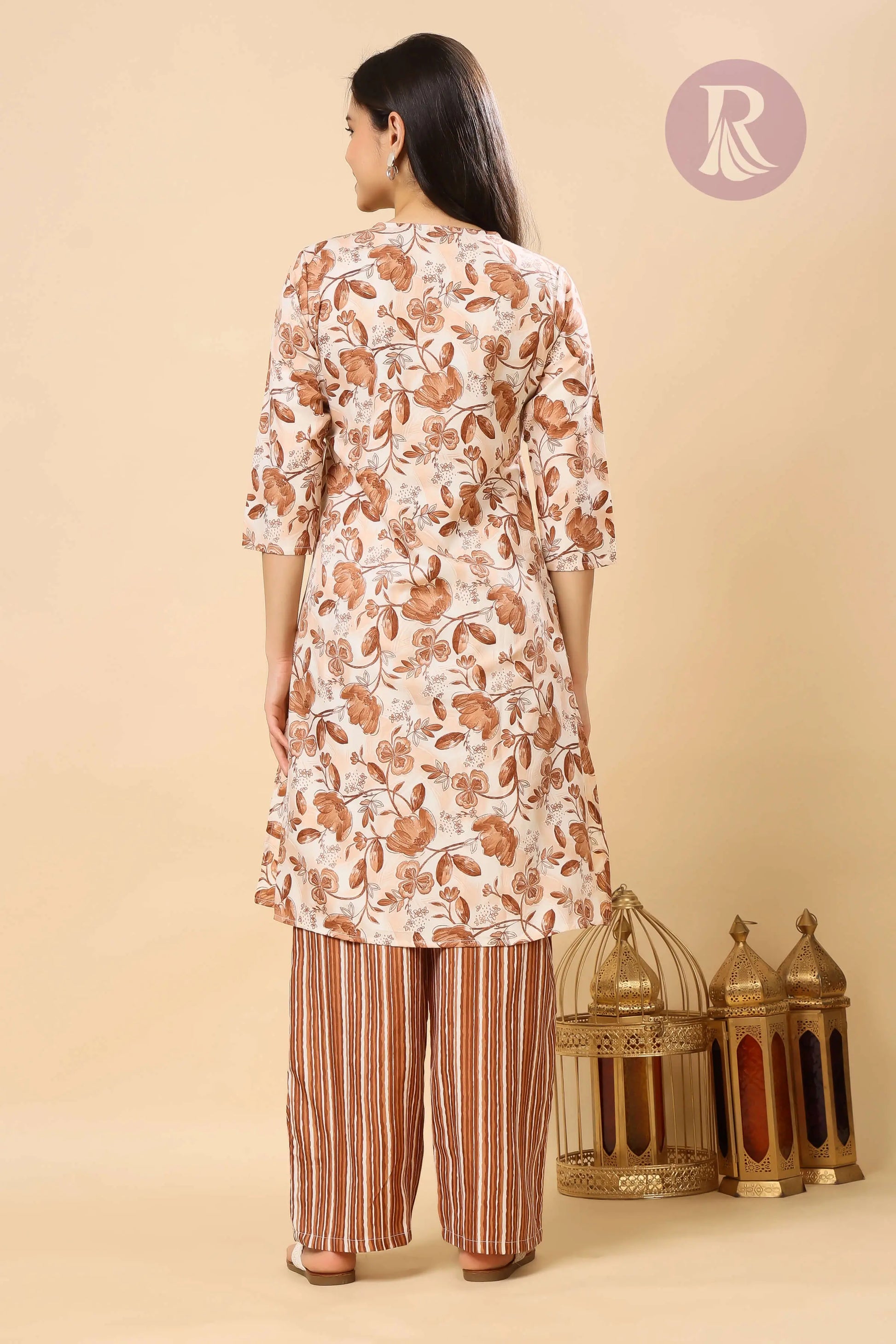 Back view of women’s cotton slub daily wear kurta pant set