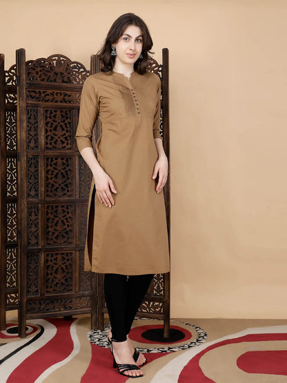 Women styling brown long kurti from Rabric with leggings